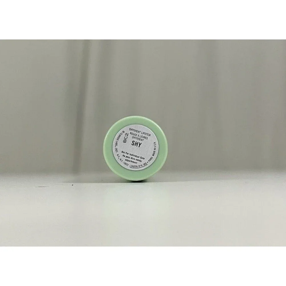 CLINQUE SHY Dramatically Different Lipstick 0.14 oz NEW